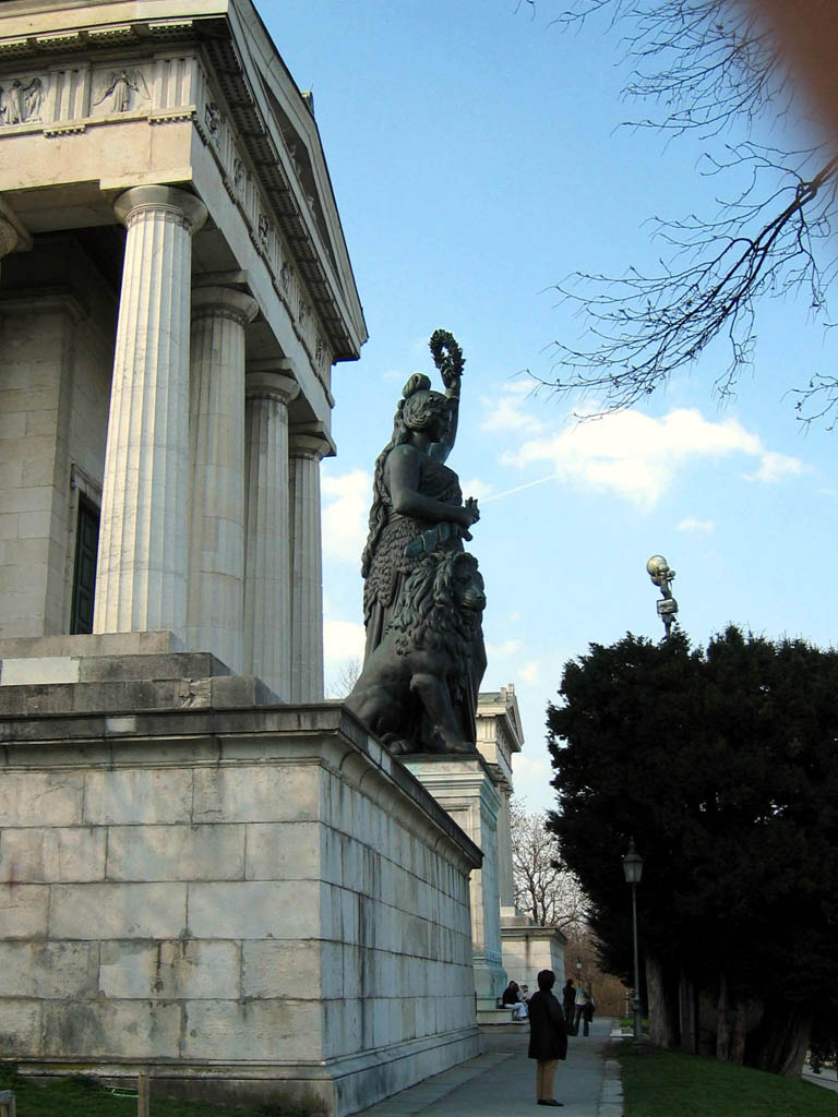 Bavaria Statue from side, in front of the Ruhmeshalle