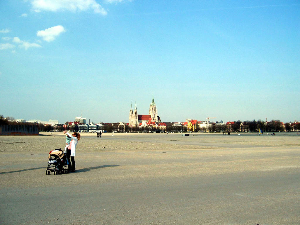 St. Paul's Cathedral at edge of Theresienwiese