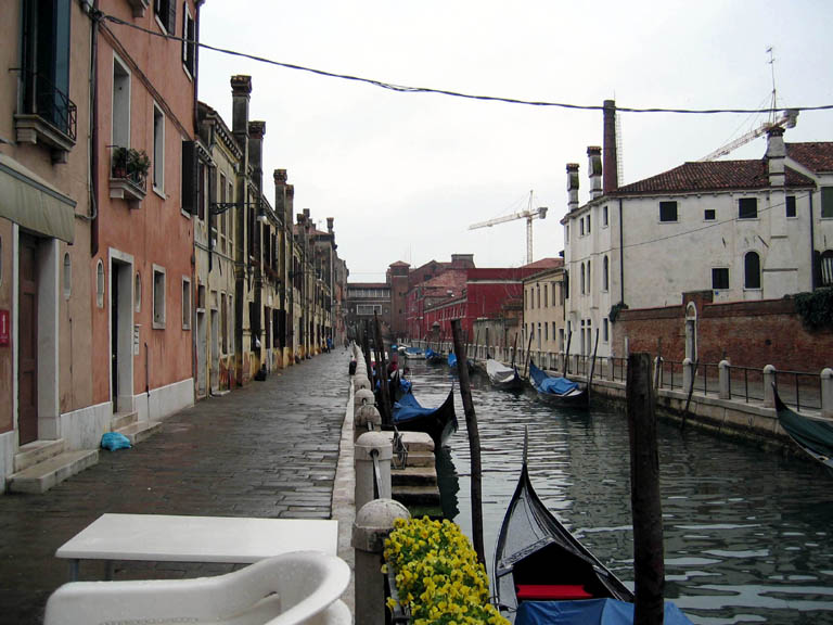 A canal with sidewalks!