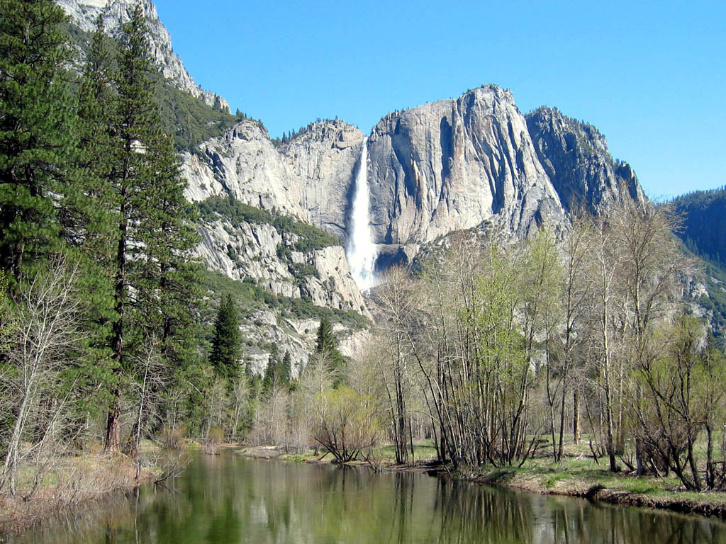 Yosemite Falls (739m tall)