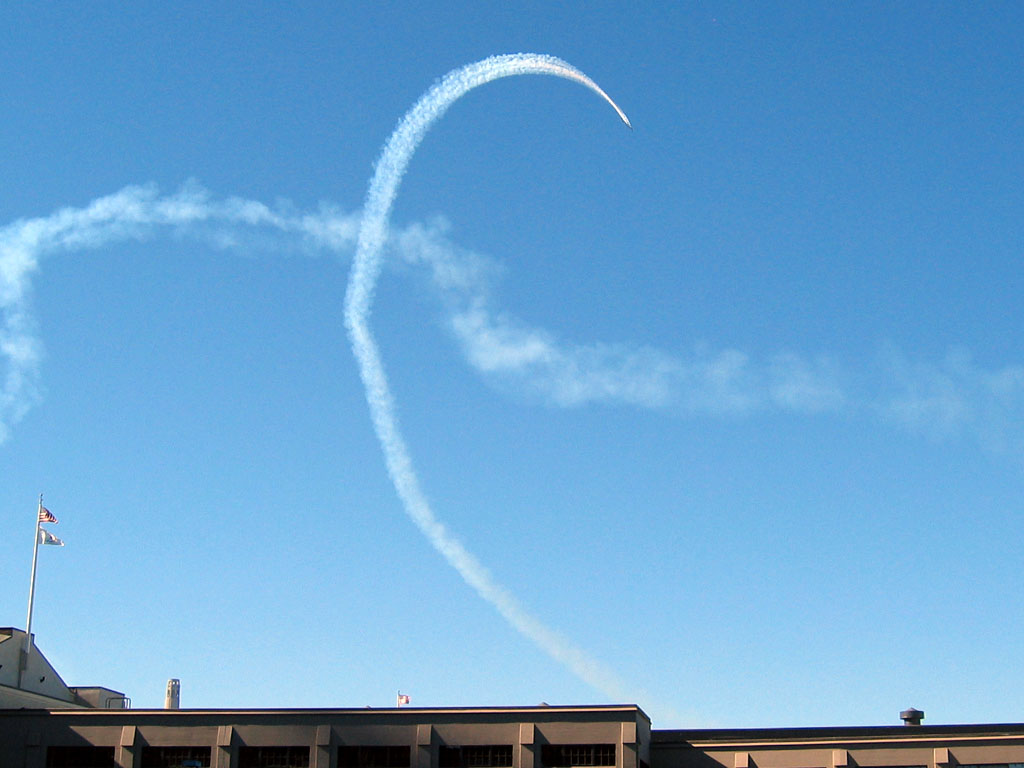 The Blue Angels - Descent from a loop manuever