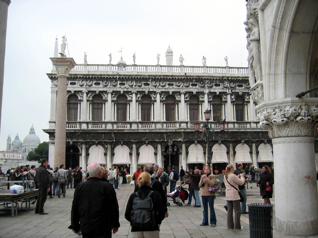 Tourists at entrance to Piazza San Marco