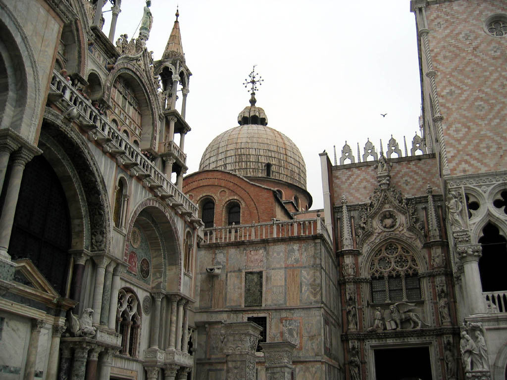 Basilica di San Marco, balcony and dome