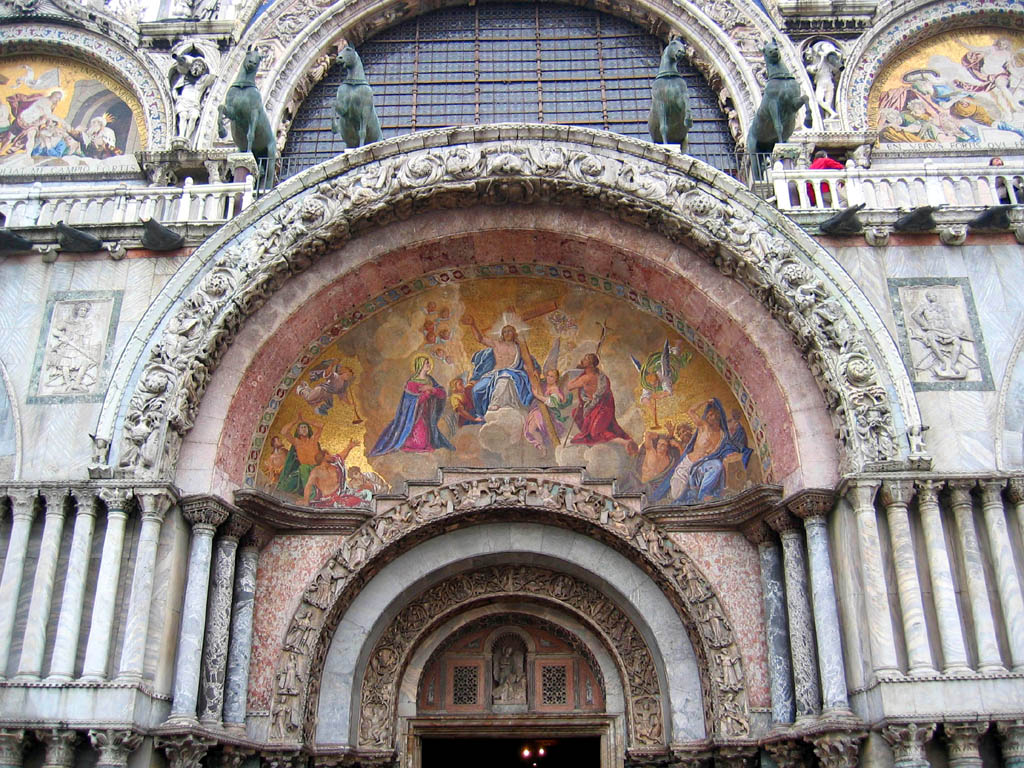 Basilica di San Marco, entrance detail