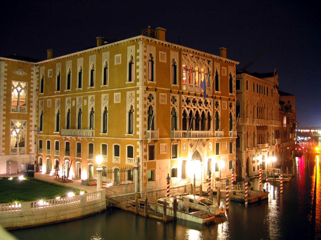 Building at night, from Ponte Dell'Accademia
