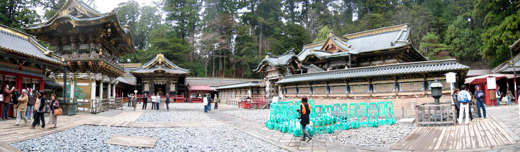 Toshogu - Panorama of grounds just inside the Yomeimon Gate