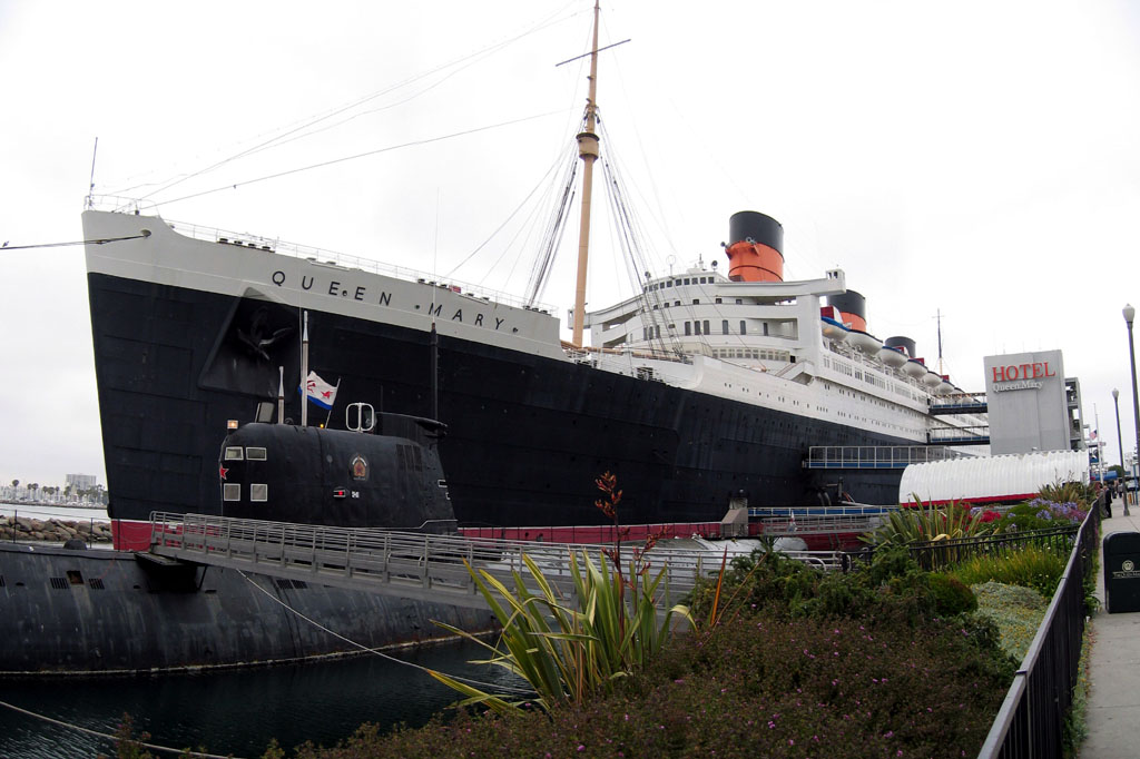 RMS Queen Mary Panorama, with the b-427 Scorpion, a Russian foxtrot-class spy/attack submarine
